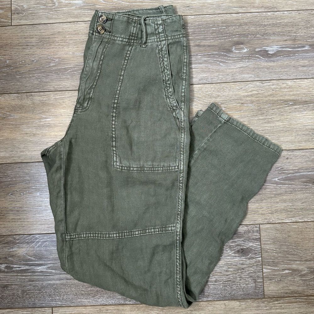 American Eagle Outfitters Khaki Cargo Pants Sz 4 SHORT - Picture 1 of 4